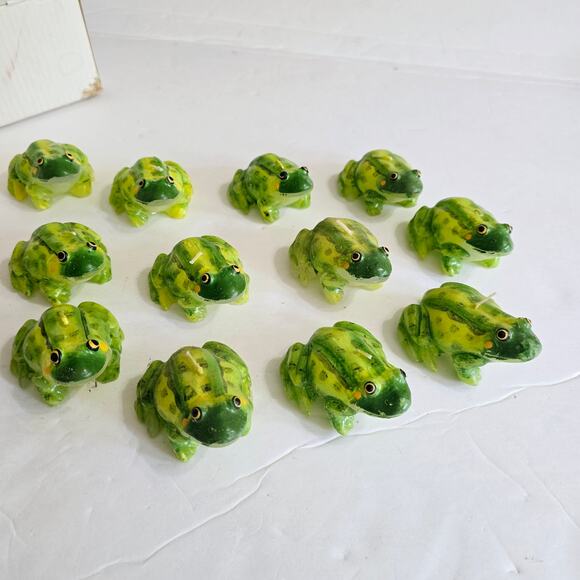 Lillian Vernon Frog Floating Candles Decorative Green Yellow Set of 12 - Picture 2 of 9